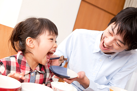 虫歯はお母さんやお父さんから感染します